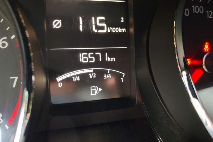 Used Volkswagen Gran Lavida 2015 1.6L Automatic Comfort Edition Odometer Close Up