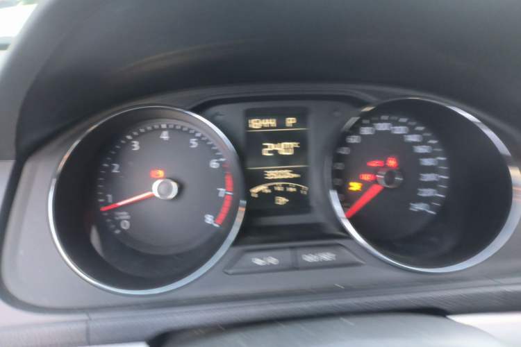 Used Volkswagen Gran Lavida 2015 1.6L Automatic Comfort Edition Odometer Close Up