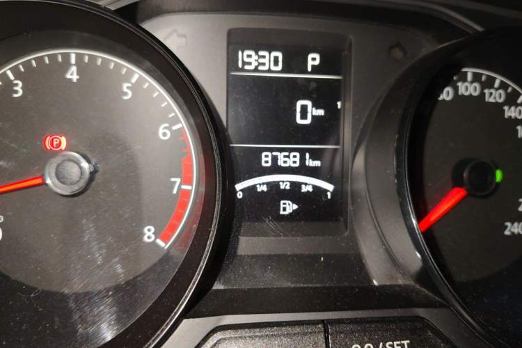 Used Volkswagen Gran Lavida 2015 1.6L Automatic Fashion Edition Odometer Close Up