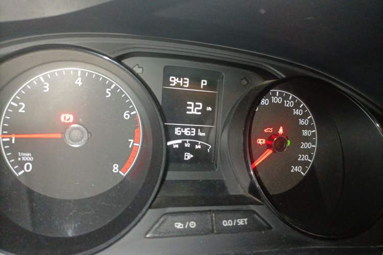 Used Volkswagen Gran Lavida 2015 1.6L Automatic Fashion Edition Odometer Close Up