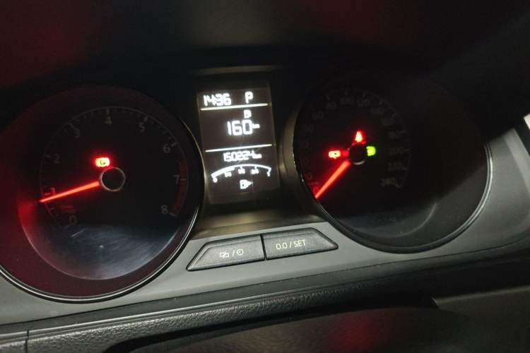 Used Volkswagen Gran Lavida 2015 1.6L Automatic Fashion Edition Odometer Close Up