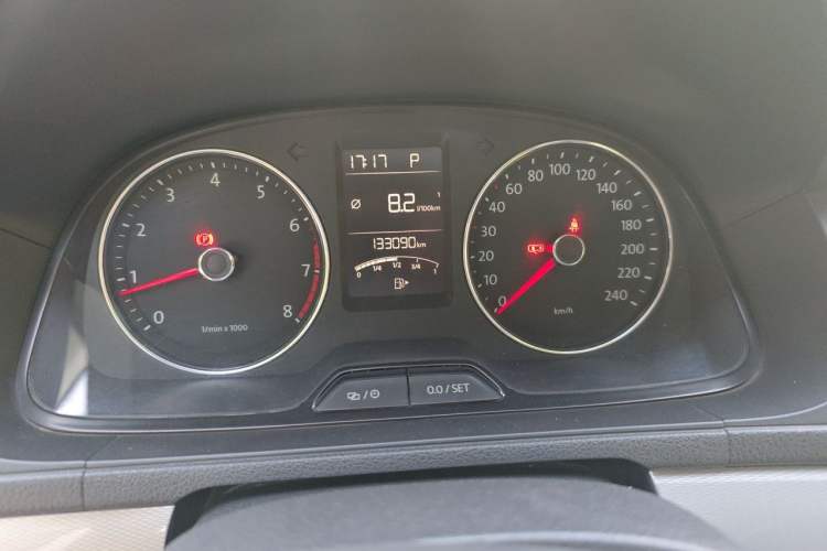 Used Volkswagen Gran Lavida 2015 1.6L Automatic Comfort Edition Odometer Close Up