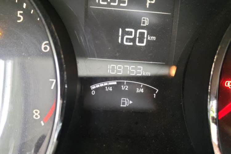 Used Volkswagen Gran Lavida 2015 1.6L Automatic Comfort Edition Odometer Close Up