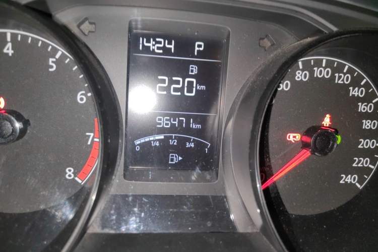 Used Volkswagen Gran Lavida 2015 1.6L Automatic Fashion Edition Odometer Close Up