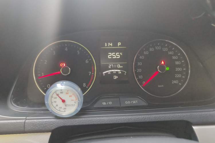 Used Volkswagen Gran Lavida 2015 1.6L Automatic Comfort Edition Odometer Close Up