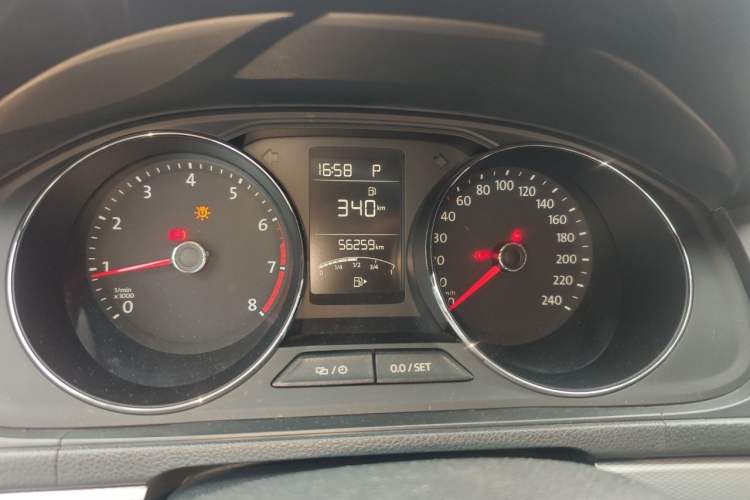 Used Volkswagen Gran Lavida 2015 1.6L Automatic Comfort Edition Odometer Close Up