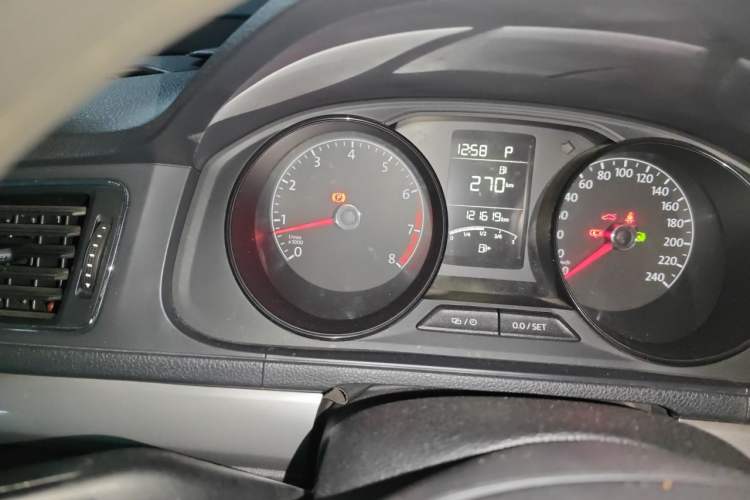 Used Volkswagen Gran Lavida 2015 1.6L Automatic Fashion Edition Odometer Close Up