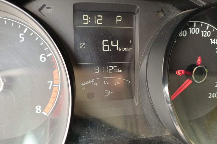 Used Volkswagen Gran Lavida 2015 1.6L Automatic Fashion Edition Odometer Close Up