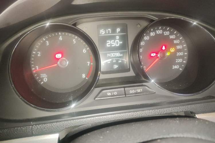 Used Volkswagen Gran Lavida 2015 230TSI DSG Comfort Edition Odometer Close Up