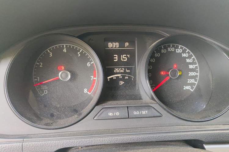 Used Volkswagen Gran Lavida 2015 1.6L Automatic Fashion Edition Odometer Close Up