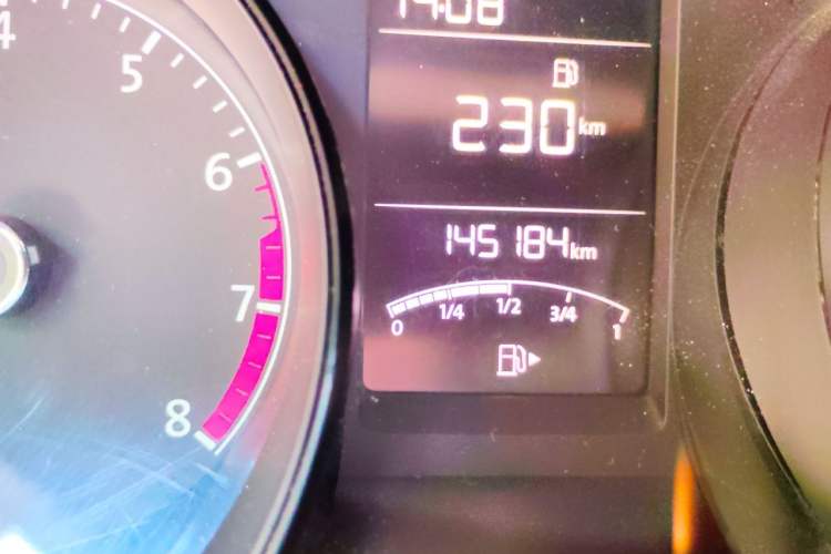 Used Volkswagen Gran Lavida 2015 1.6L Manual Fashion Edition Odometer Close Up