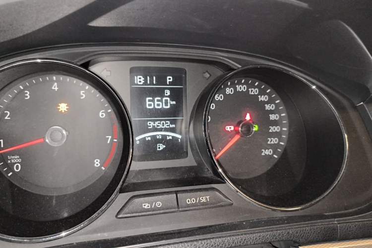 Used Volkswagen Gran Lavida 2015 230TSI DSG Comfort Edition Odometer Close Up