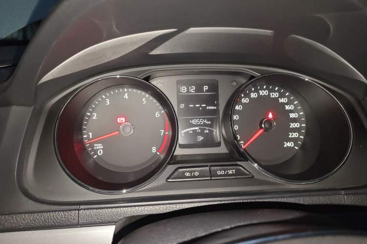 Used Volkswagen Gran Lavida 2015 230TSI DSG Comfort Edition Odometer Close Up