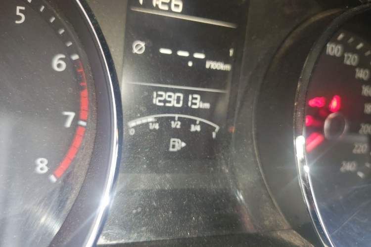 Used Volkswagen Gran Lavida 2015 1.6L Manual Comfort Edition Odometer Close Up
