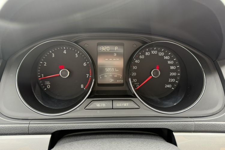 Used Volkswagen Gran Lavida 2015 230TSI DSG Comfort Edition Odometer Close Up