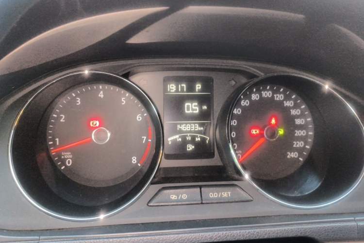 Used Volkswagen Gran Lavida 2015 1.6L Automatic Comfort Edition Odometer Close Up