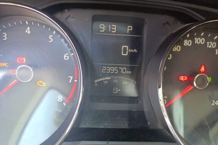 Used Volkswagen Gran Lavida 2015 230TSI DSG Comfort Edition Odometer Close Up