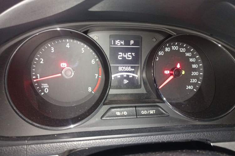 Used Volkswagen Gran Lavida 2015 1.6L Automatic Comfort Edition Odometer Close Up