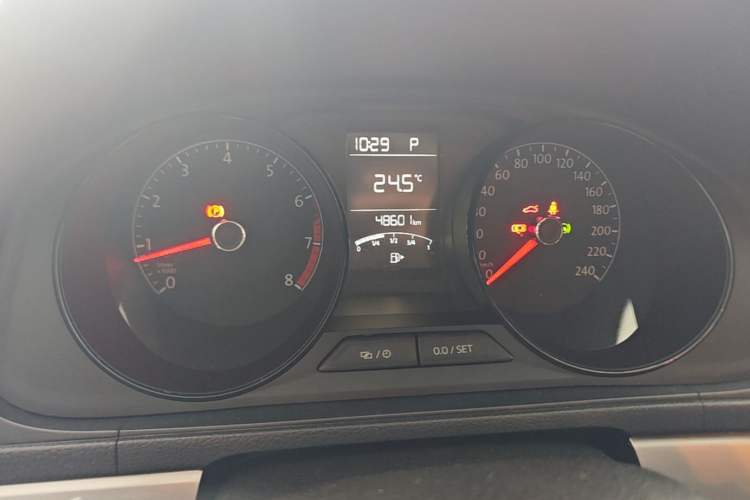 Used Volkswagen Gran Lavida 2015 1.6L Automatic Fashion Edition Odometer Close Up