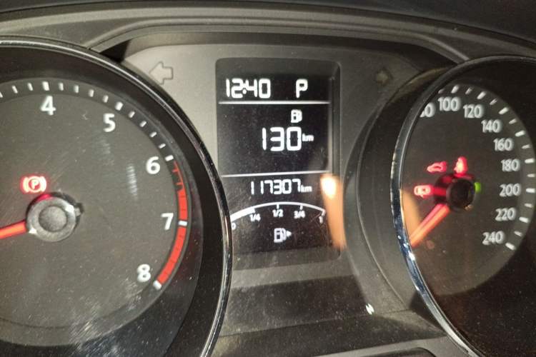 Used Volkswagen Gran Lavida 2015 1.6L Automatic Comfort Edition Odometer Close Up