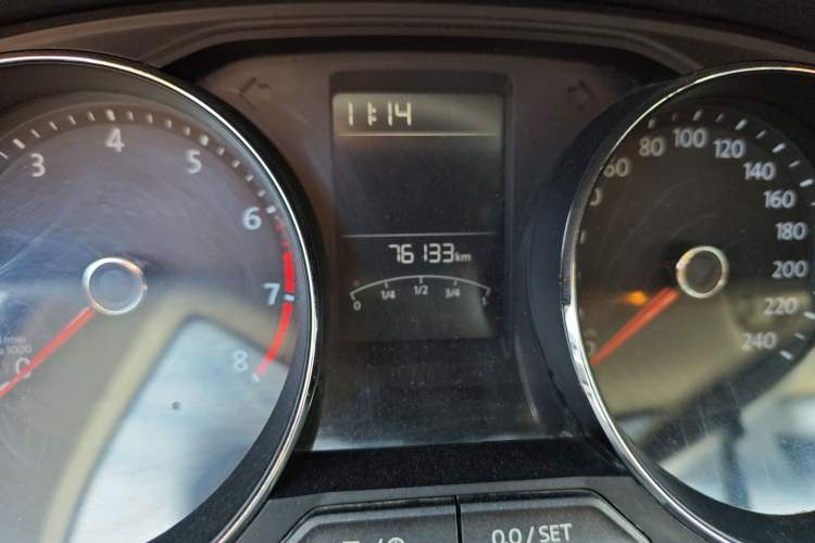 Used Volkswagen Gran Lavida 2015 1.6L Manual Comfort Edition Odometer Close Up