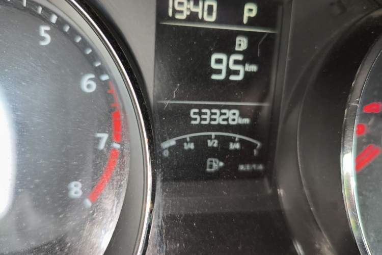 Used Volkswagen Gran Lavida 2015 1.6L Automatic Comfort Edition Odometer Close Up