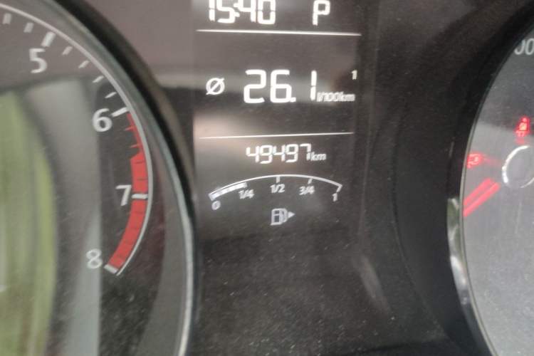 Used Volkswagen Gran Lavida 2015 1.6L Automatic Fashion Edition Odometer Close Up