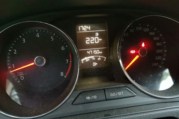 Used Volkswagen Gran Lavida 2015 1.6L Manual Comfort Edition Odometer Close Up