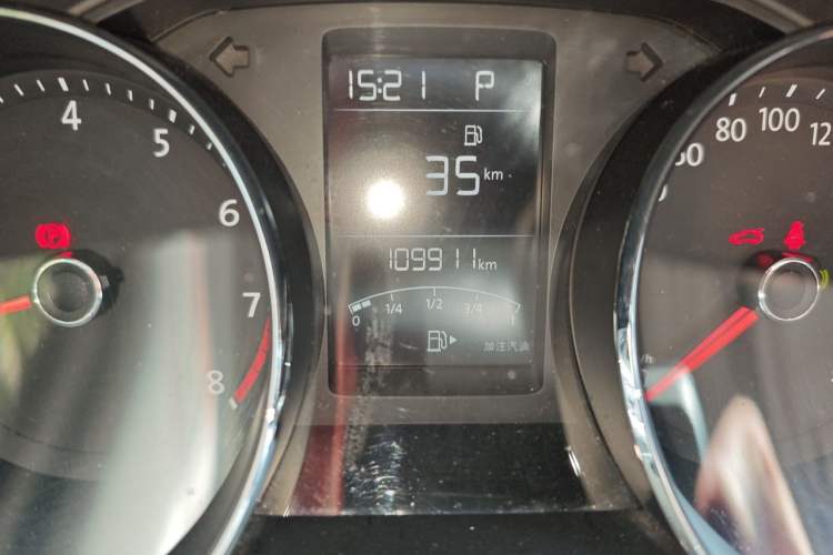 Used Volkswagen Gran Lavida 2015 1.6L Automatic Comfort Edition Odometer Close Up