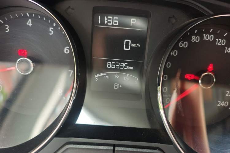 Used Volkswagen Gran Lavida 2015 1.6L Automatic Comfort Edition Odometer Close Up