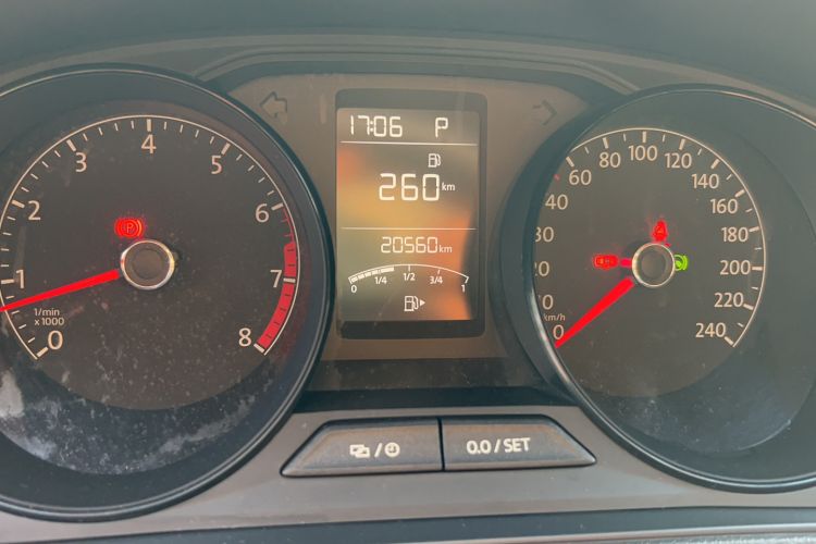 Used Volkswagen Gran Lavida 2015 1.6L Automatic Fashion Edition Odometer Close Up