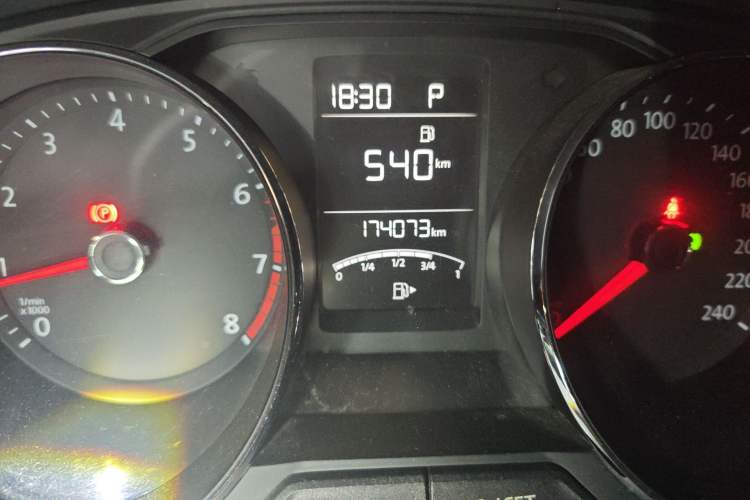 Used Volkswagen Gran Lavida 2015 1.6L Automatic Comfort Edition Odometer Close Up
