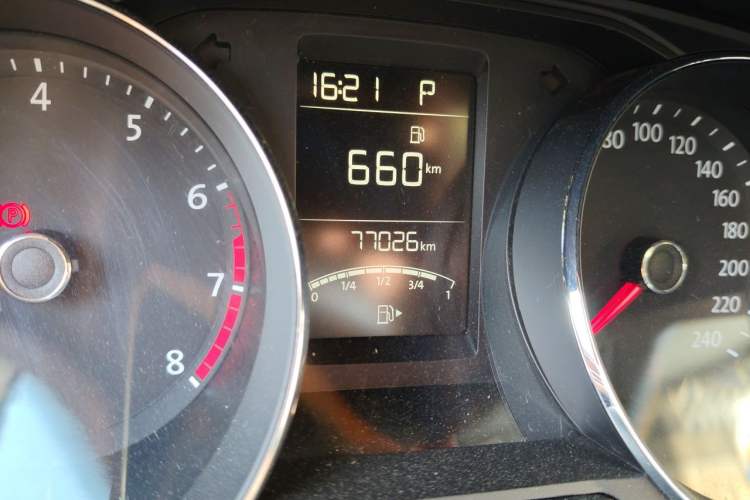 Used Volkswagen Gran Lavida 2015 230TSI DSG Comfort Edition Odometer Close Up