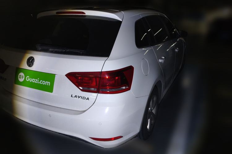 Used Volkswagen Gran Lavida 2015 1.6L Automatic Fashion Edition Rear Right 45 Deg