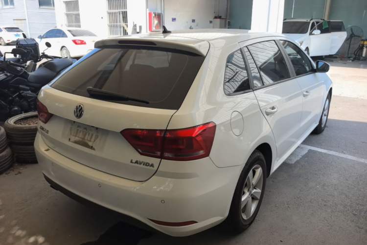 Used Volkswagen Gran Lavida 2015 1.6L Automatic Fashion Edition Rear Right 45 Deg
