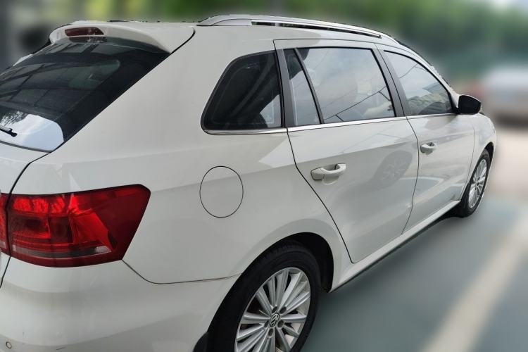 Used Volkswagen Gran Lavida 2015 230TSI Manual Comfort Edition Rear Right 45 Deg