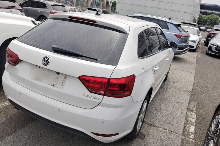 Used Volkswagen Gran Lavida 2015 1.6L Automatic Fashion Edition Rear Right 45 Deg