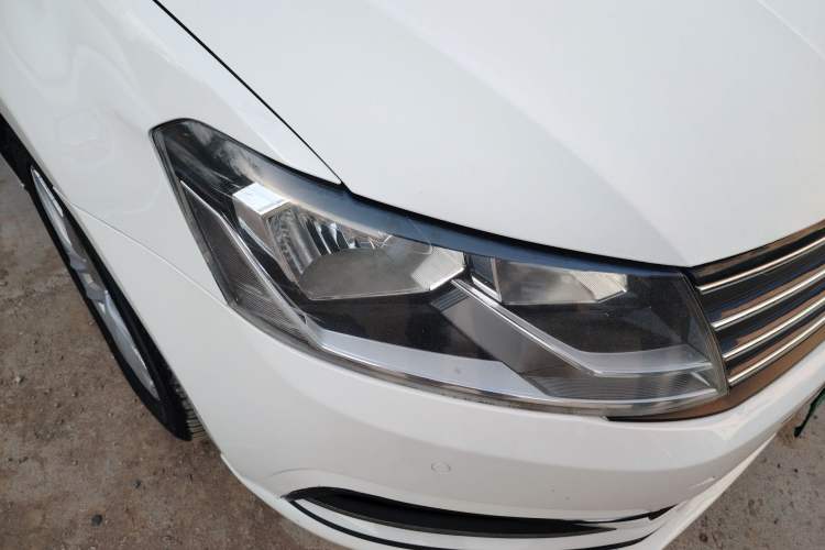 Used Volkswagen Gran Lavida 2015 230TSI DSG Comfort Edition Right Front Headlight