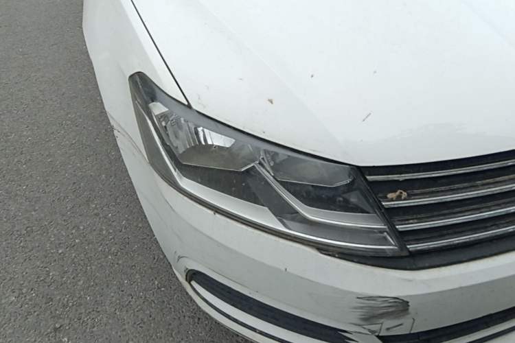 Used Volkswagen Gran Lavida 2015 1.6L Automatic Fashion Edition Right Front Headlight