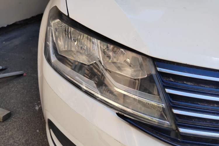 Used Volkswagen Gran Lavida 2015 1.6L Automatic Comfort Edition Right Front Headlight