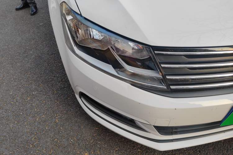 Used Volkswagen Gran Lavida 2015 230TSI DSG Comfort Edition Right Front Headlight