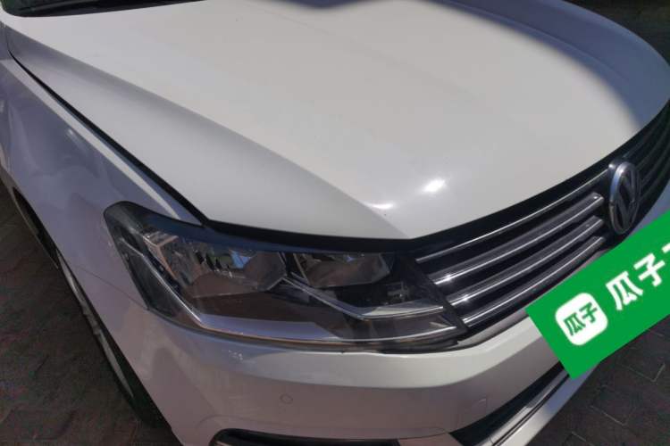 Used Volkswagen Gran Lavida 2015 1.6L Automatic Comfort Edition Right Front Headlight