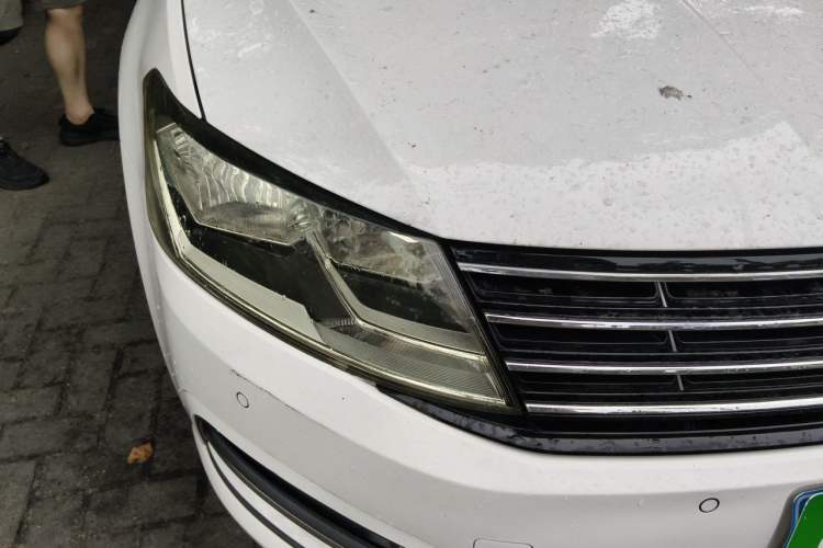 Used Volkswagen Gran Lavida 2015 1.6L Automatic Comfort Edition Right Front Headlight