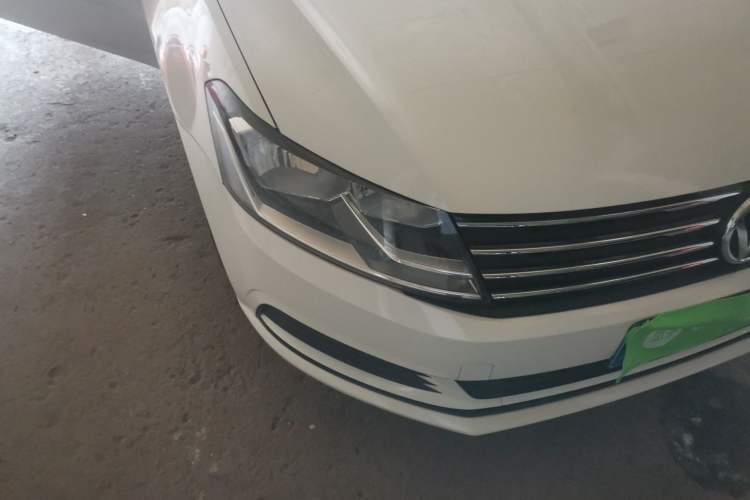 Used Volkswagen Gran Lavida 2015 1.6L Automatic Fashion Edition Right Front Headlight