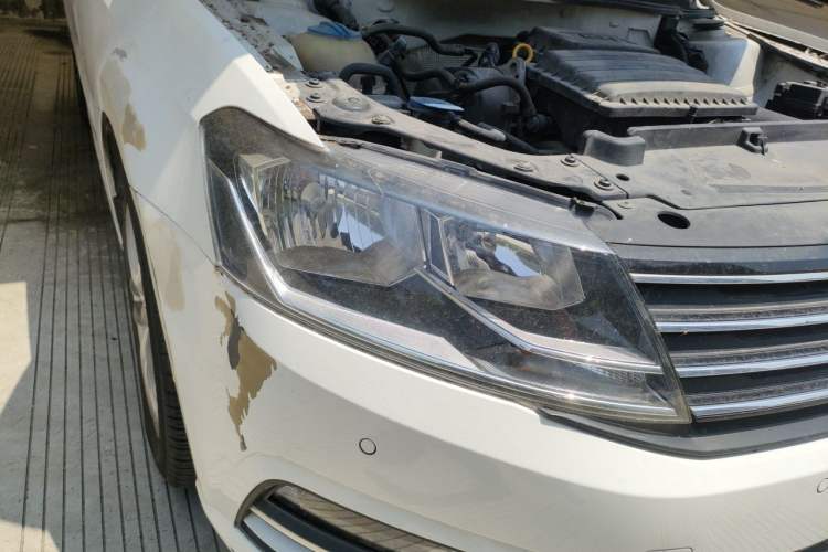 Used Volkswagen Gran Lavida 2015 1.6L Automatic Comfort Edition Right Front Headlight
