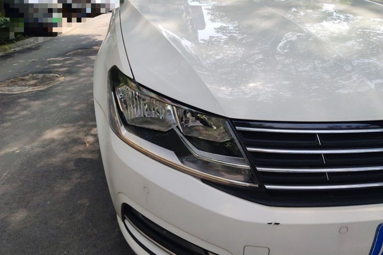 Used Volkswagen Gran Lavida 2015 1.6L Automatic Comfort Edition Right Front Headlight
