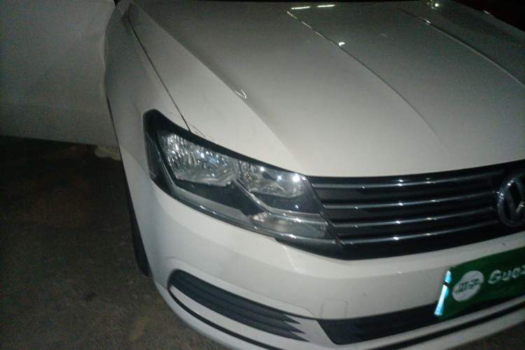 Used Volkswagen Gran Lavida 2015 1.6L Automatic Fashion Edition Right Front Headlight