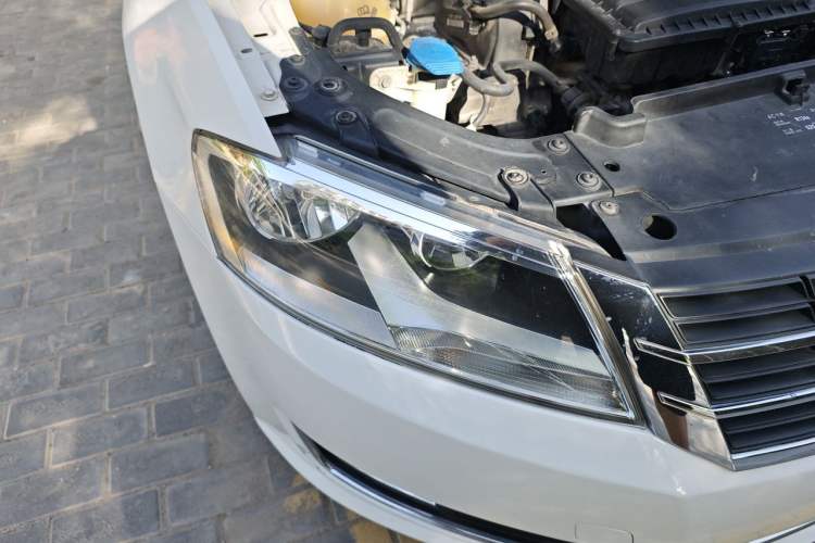 Used Volkswagen Gran Lavida 2015 1.6L Automatic Comfort Edition Right Front Headlight