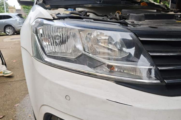 Used Volkswagen Gran Lavida 2015 1.6L Automatic Comfort Edition Right Front Headlight