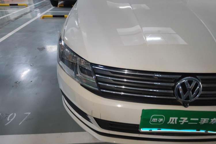 Used Volkswagen Gran Lavida 2015 1.6L Automatic Fashion Edition Right Front Headlight